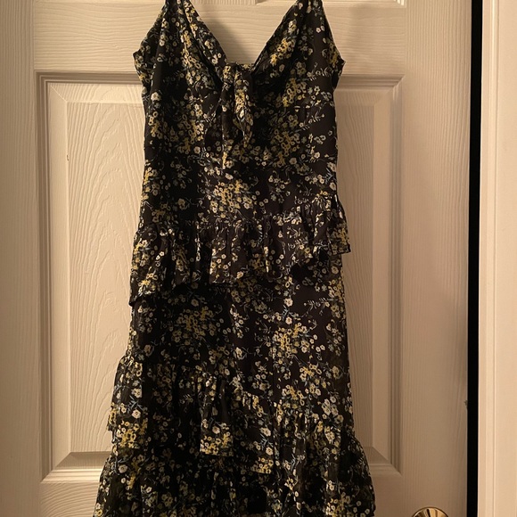 Lulu’s -Main Squeeze black floral/tie front/mini dress Size Small - Picture 2 of 6